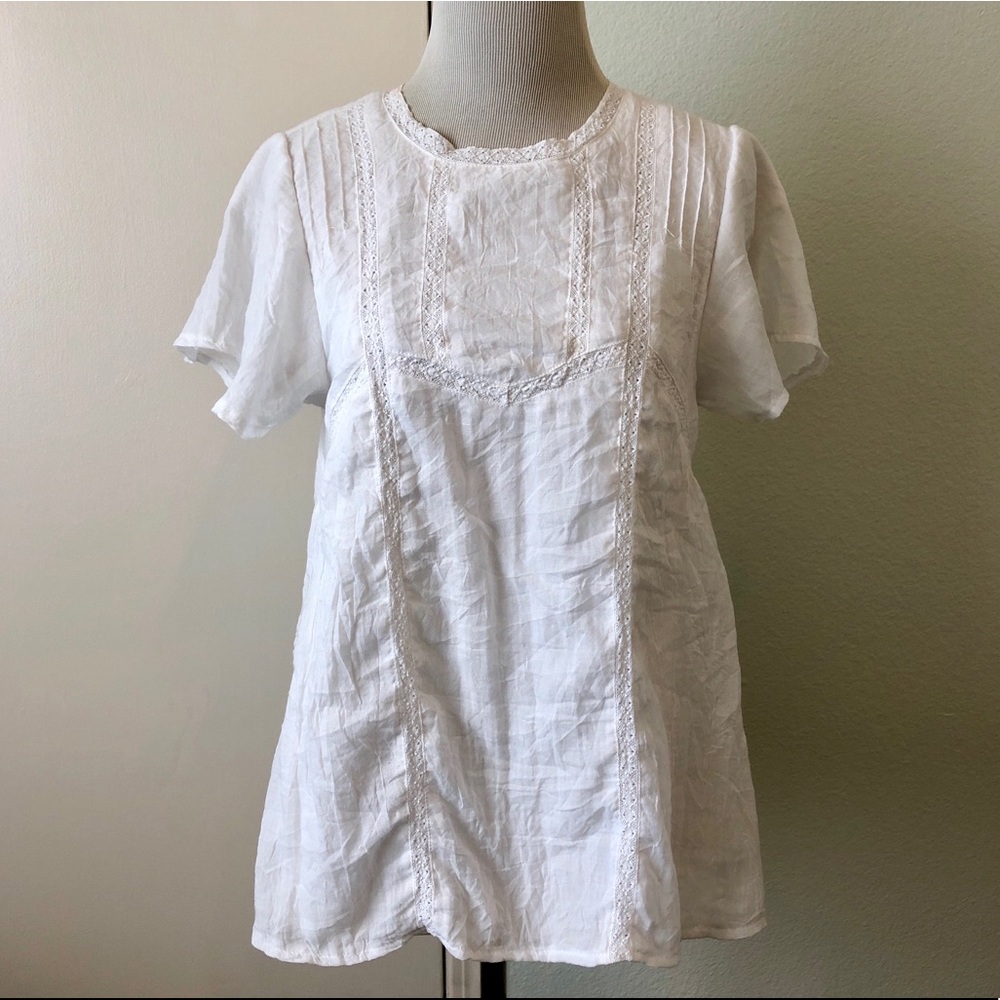 Boho white top w/ flutter sleeve & lace detail